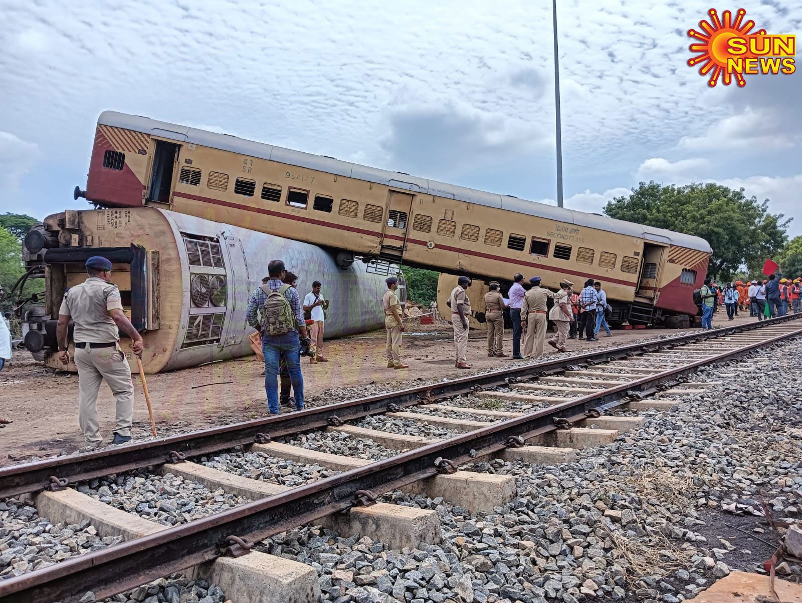 திருச்சியில் ரயில் விபத்து போன்று செட்டிங்! தெற்கு ரயில்வே நடத்திய ஒத்திகையால் பரபரப்பு !